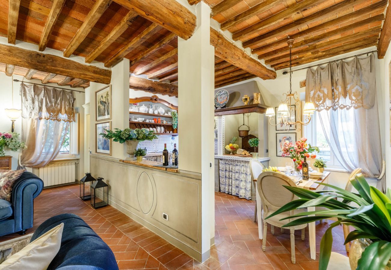 Apartment in Lucca - CASA KATHY: Smart and Convenient Luxury 2 Bedrooms Apartment inside the City Walls