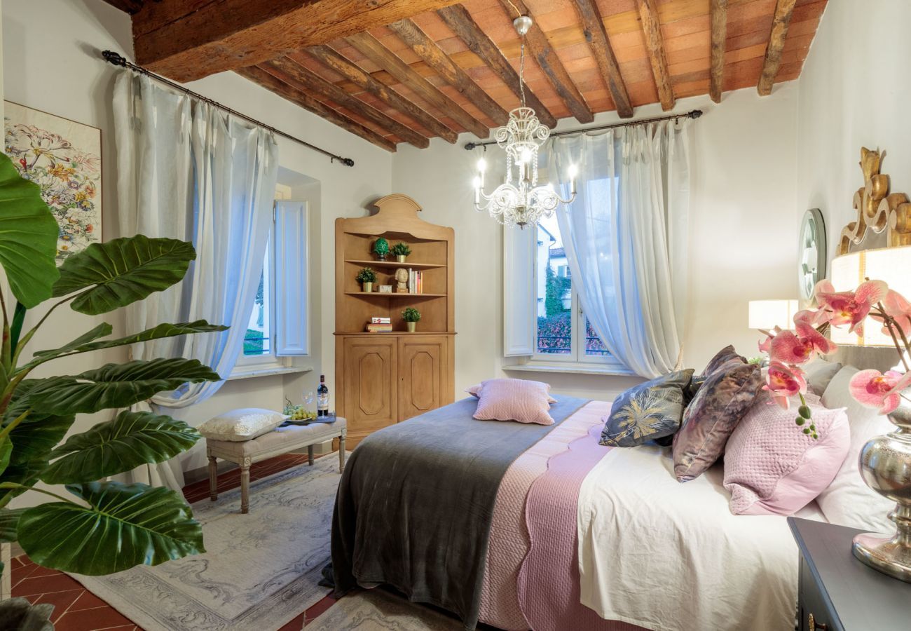 Apartment in Lucca - CASA KATHY: Smart and Convenient Luxury 2 Bedrooms Apartment inside the City Walls