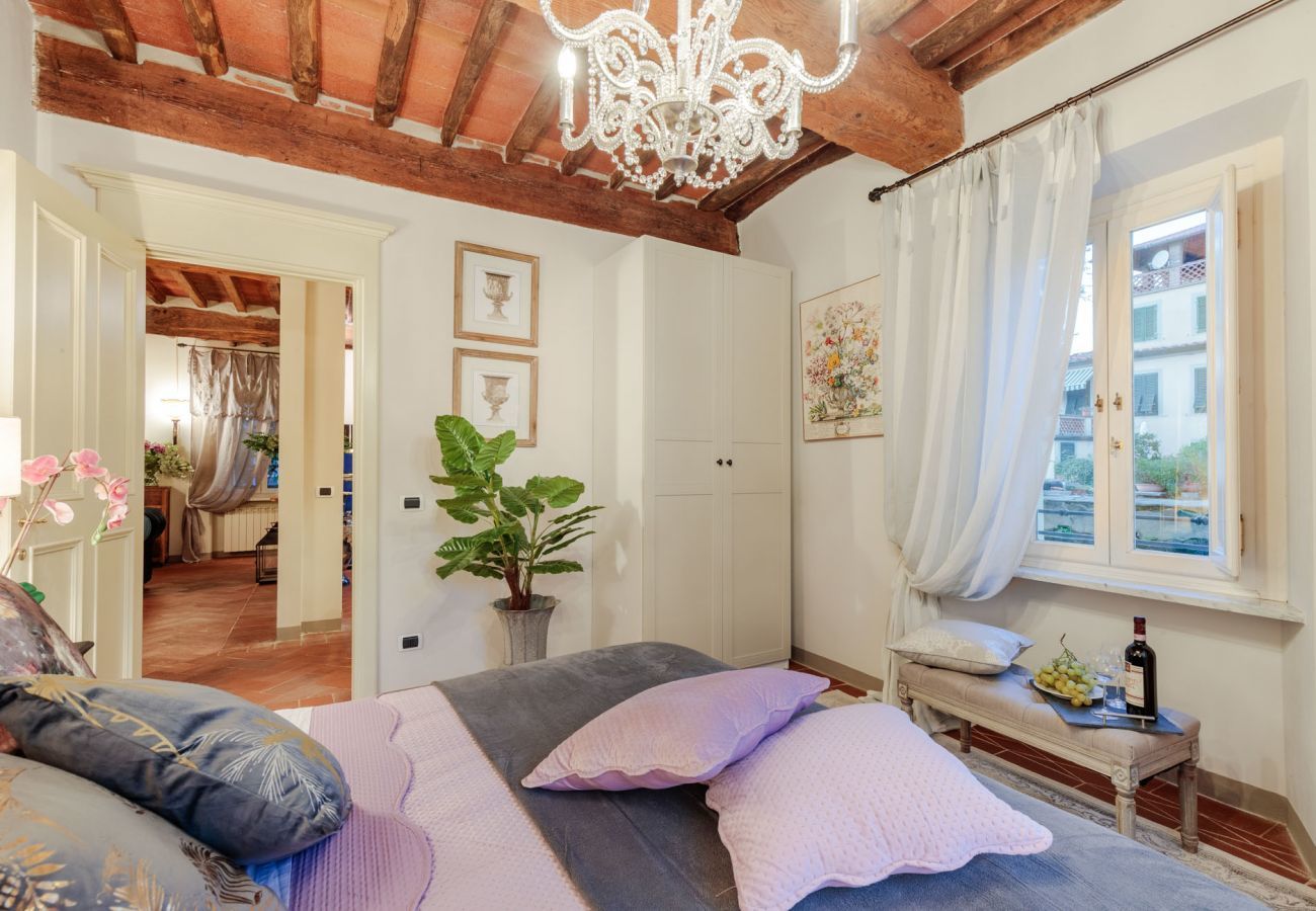 Apartment in Lucca - CASA KATHY: Smart and Convenient Luxury 2 Bedrooms Apartment inside the City Walls