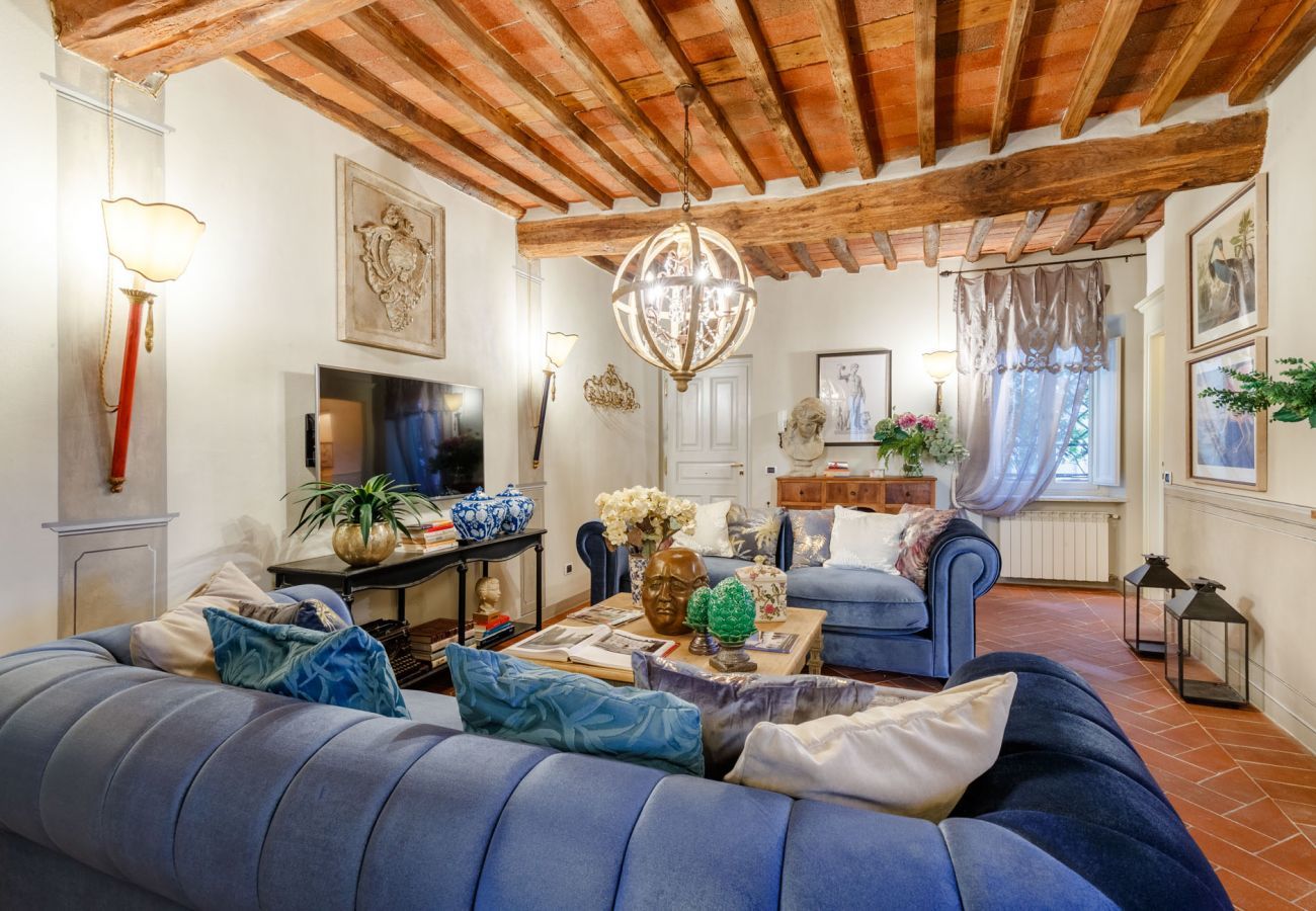 Apartment in Lucca - CASA KATHY: Smart and Convenient Luxury 2 Bedrooms Apartment inside the City Walls