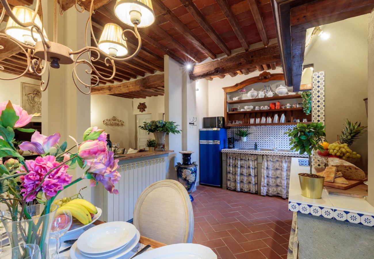 Apartment in Lucca - CASA KATHY: Smart and Convenient Luxury 2 Bedrooms Apartment inside the City Walls