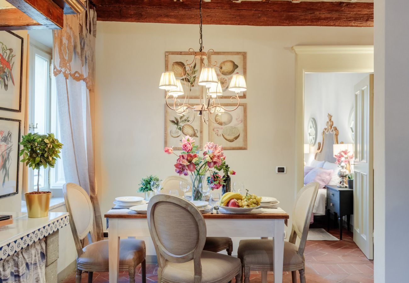 Apartment in Lucca - CASA KATHY: Smart and Convenient Luxury 2 Bedrooms Apartment inside the City Walls