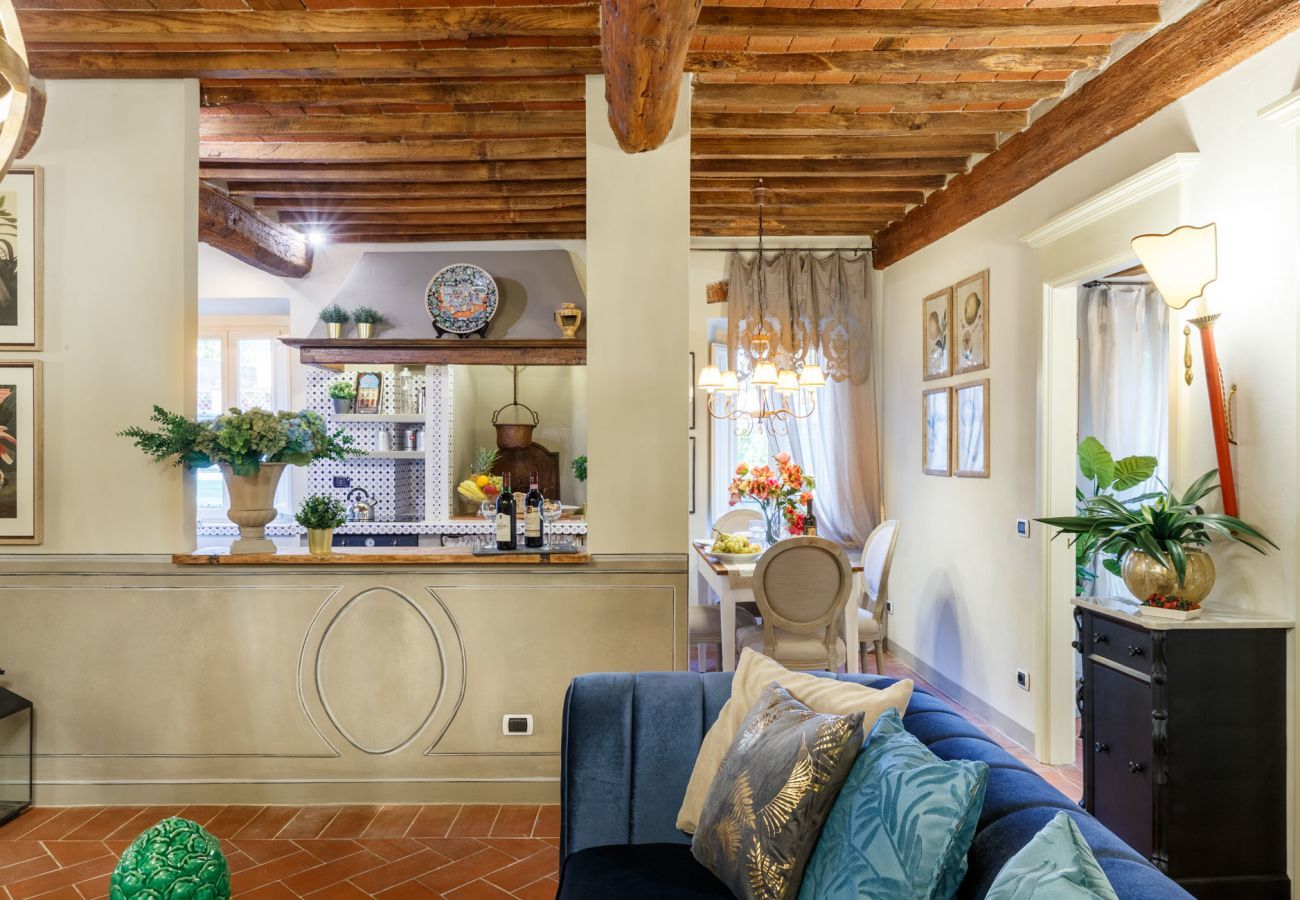 Apartment in Lucca - CASA KATHY: Smart and Convenient Luxury 2 Bedrooms Apartment inside the City Walls