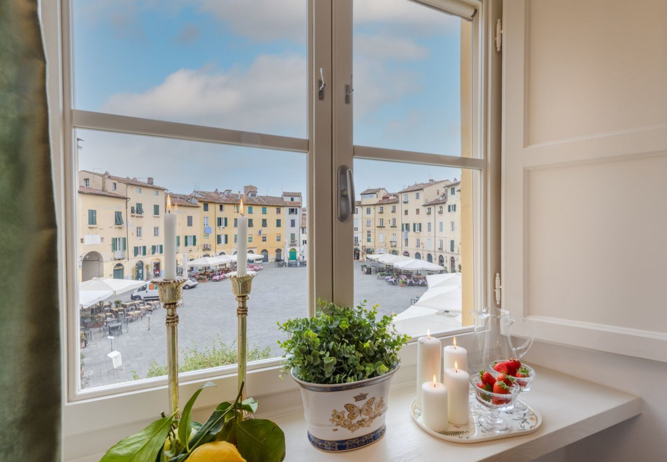 Apartment in Lucca - A Million Dollar's View: the Lucca Colosseum. Luxury 1 bedroom 1 Bathroom Apartment