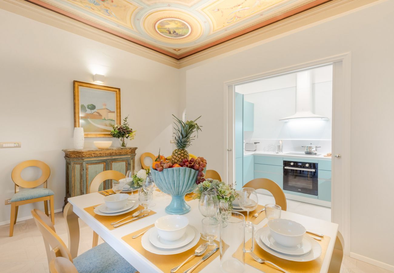 Apartment in Lucca - Luxury 3 Bedrooms Apartment with Elevator inside Lucca by the Main Square Piazza San Michele 