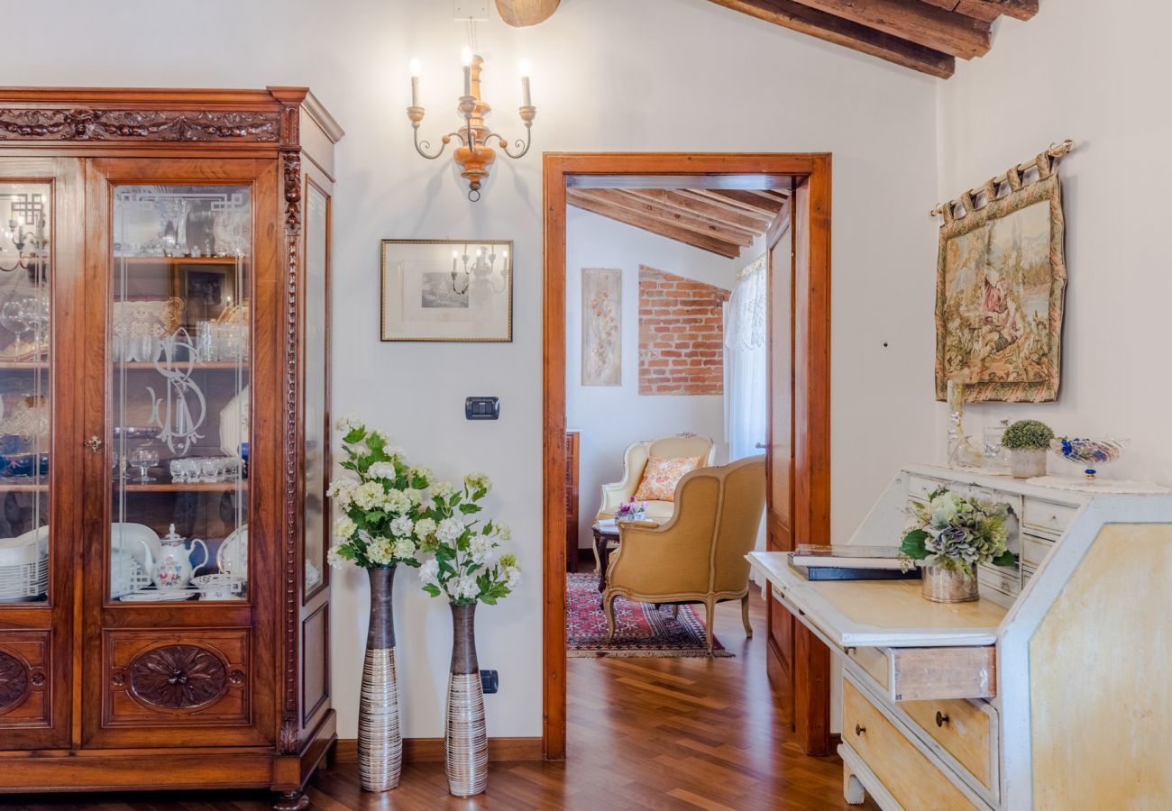 Apartment in Lucca - Casa La Guardia, a Classic 3 bedrooms Panoramic Apartment inside a Medieval tower dating back to 1100s within the Walls of Lucca