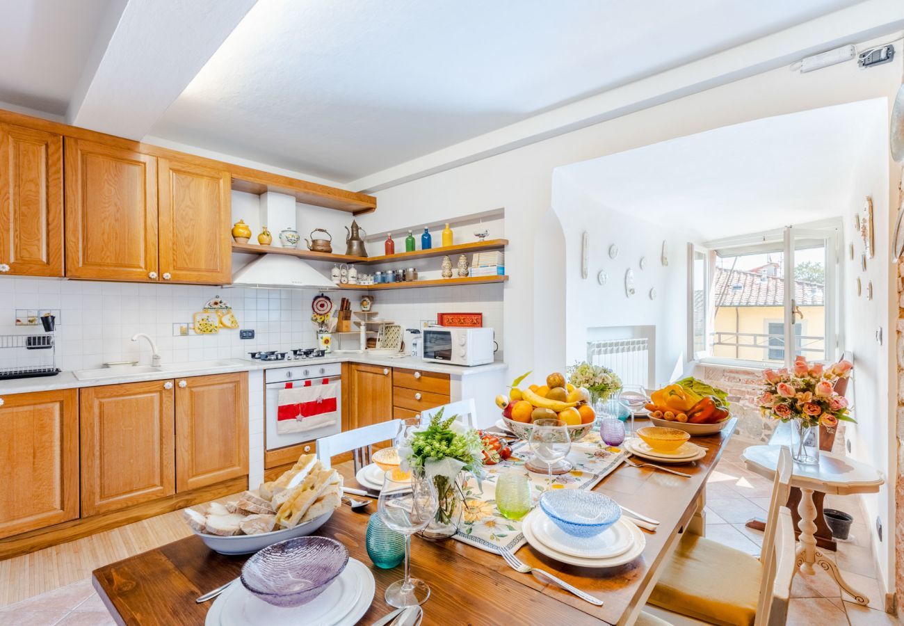 Apartment in Lucca - Casa La Guardia, a Classic 3 bedrooms Panoramic Apartment inside a Medieval tower dating back to 1100s within the Walls of Lucca