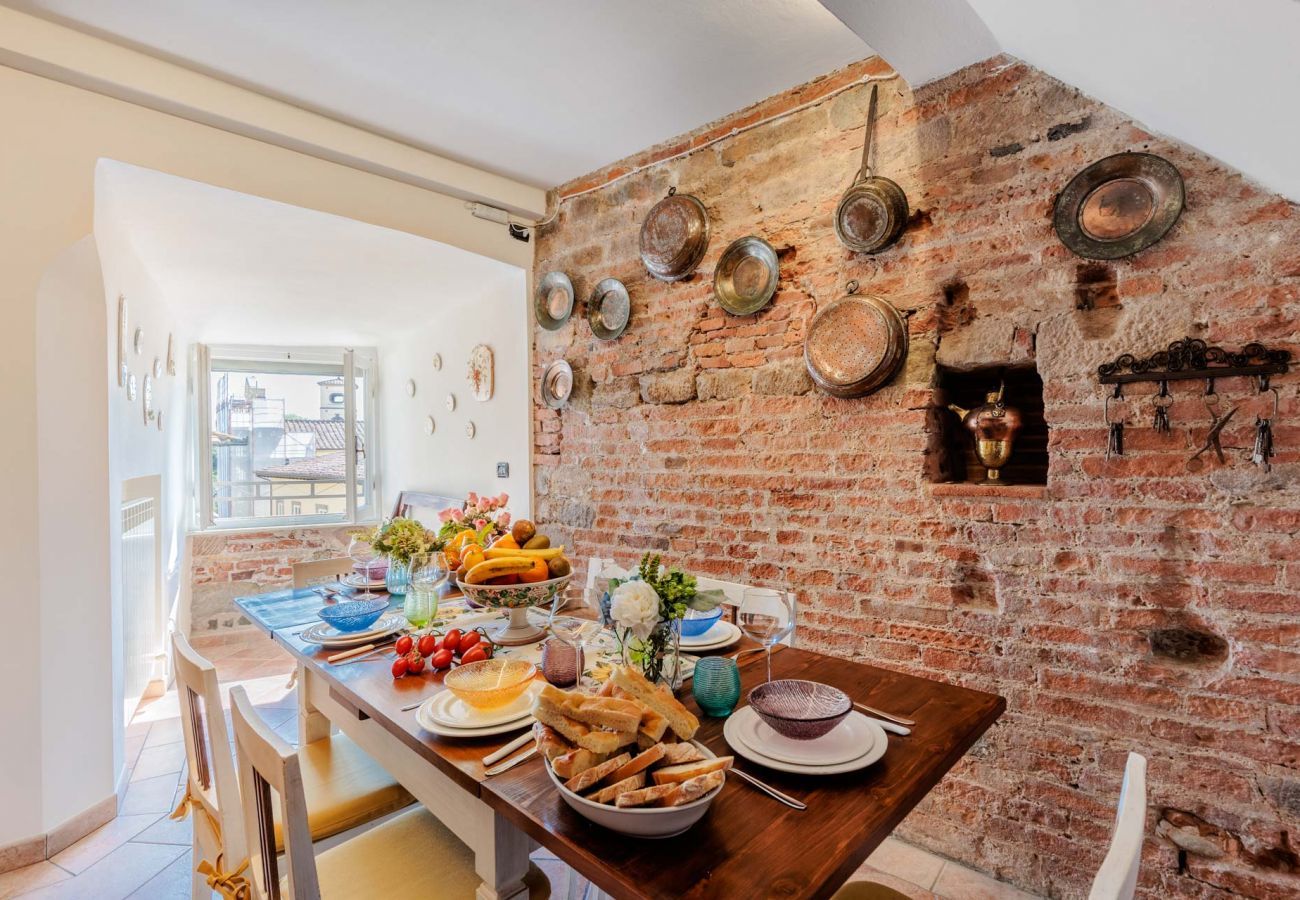 Apartment in Lucca - Casa La Guardia, a Classic 3 bedrooms Panoramic Apartment inside a Medieval tower dating back to 1100s within the Walls of Lucca