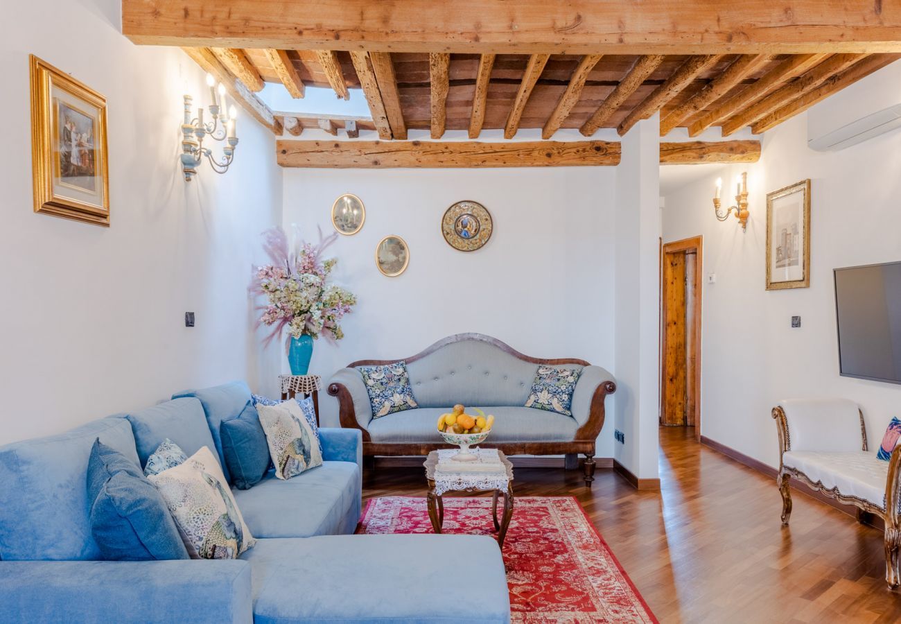 Apartment in Lucca - Casa La Guardia, a Classic 3 bedrooms Panoramic Apartment inside a Medieval tower dating back to 1100s within the Walls of Lucca