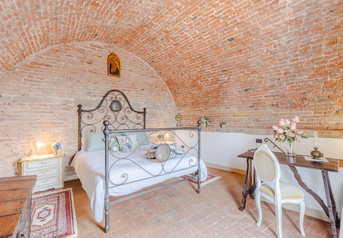 Apartment in Lucca - Casa La Guardia, a Classic 3 bedrooms Panoramic Apartment inside a Medieval tower dating back to 1100s within the Walls of Lucca