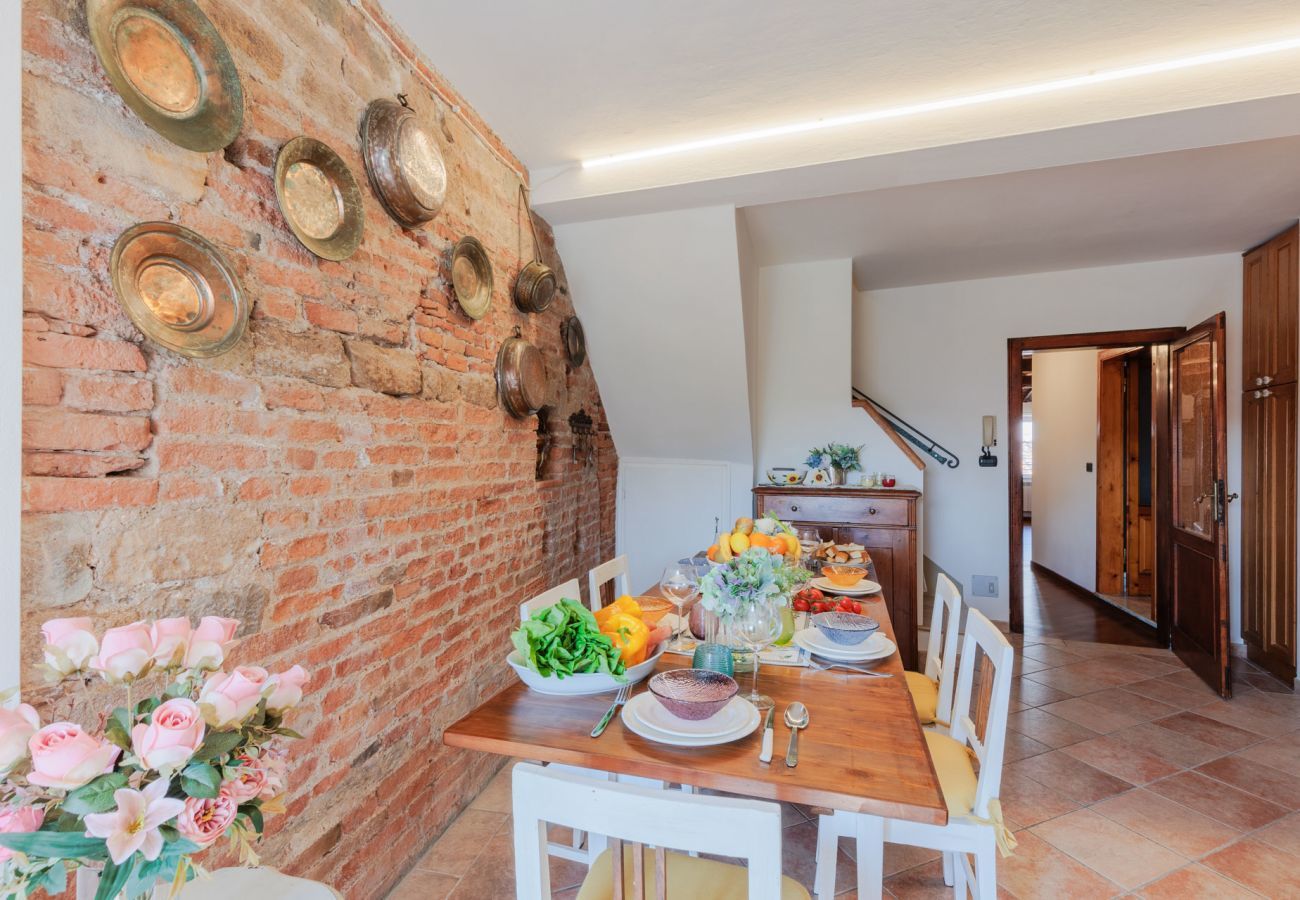 Apartment in Lucca - Casa La Guardia, a Classic 3 bedrooms Panoramic Apartment inside a Medieval tower dating back to 1100s within the Walls of Lucca