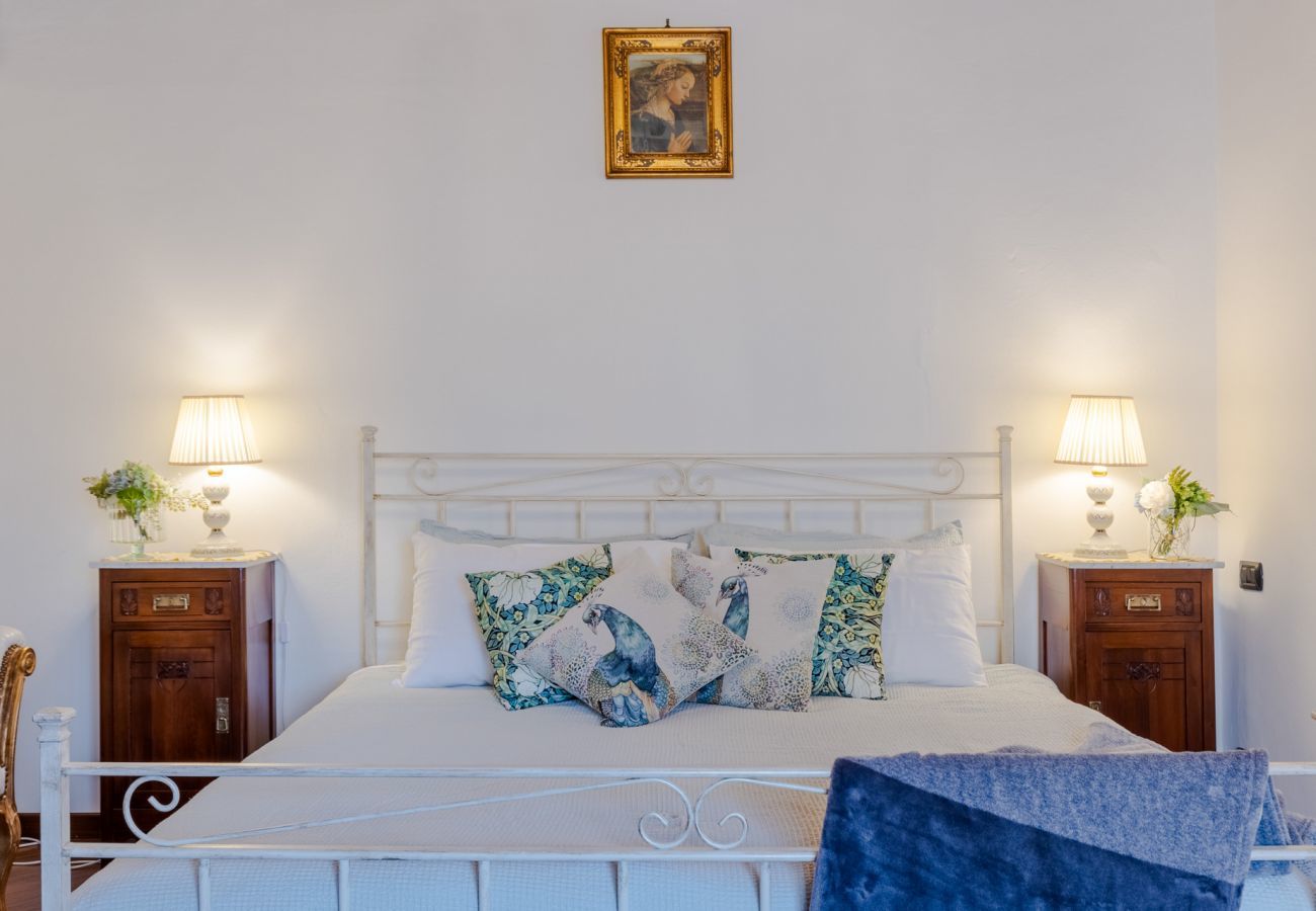 Apartment in Lucca - Casa La Guardia, a Classic 3 bedrooms Panoramic Apartment inside a Medieval tower dating back to 1100s within the Walls of Lucca