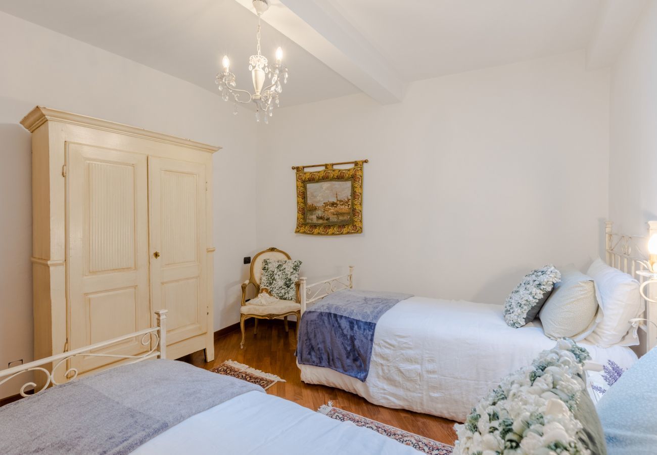 Apartment in Lucca - Casa La Guardia, a Classic 3 bedrooms Panoramic Apartment inside a Medieval tower dating back to 1100s within the Walls of Lucca