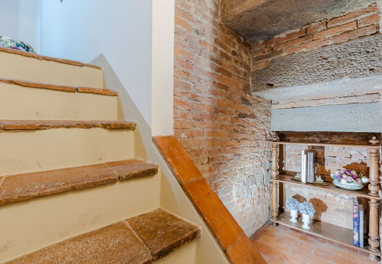 Apartment in Lucca - Casa La Guardia, a Classic 3 bedrooms Panoramic Apartment inside a Medieval tower dating back to 1100s within the Walls of Lucca