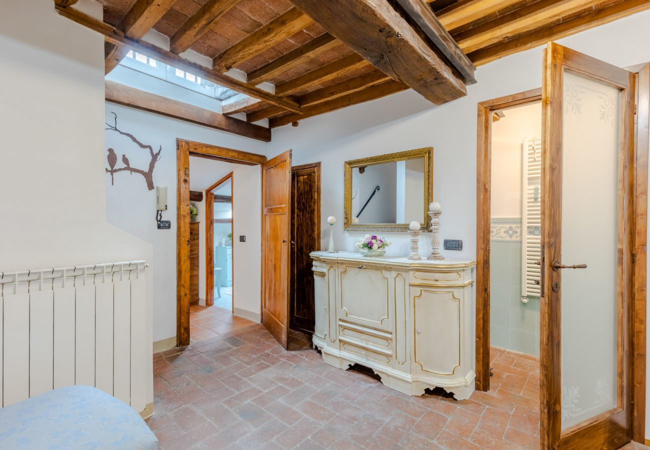 Apartment in Lucca - Casa La Guardia, a Classic 3 bedrooms Panoramic Apartment inside a Medieval tower dating back to 1100s within the Walls of Lucca