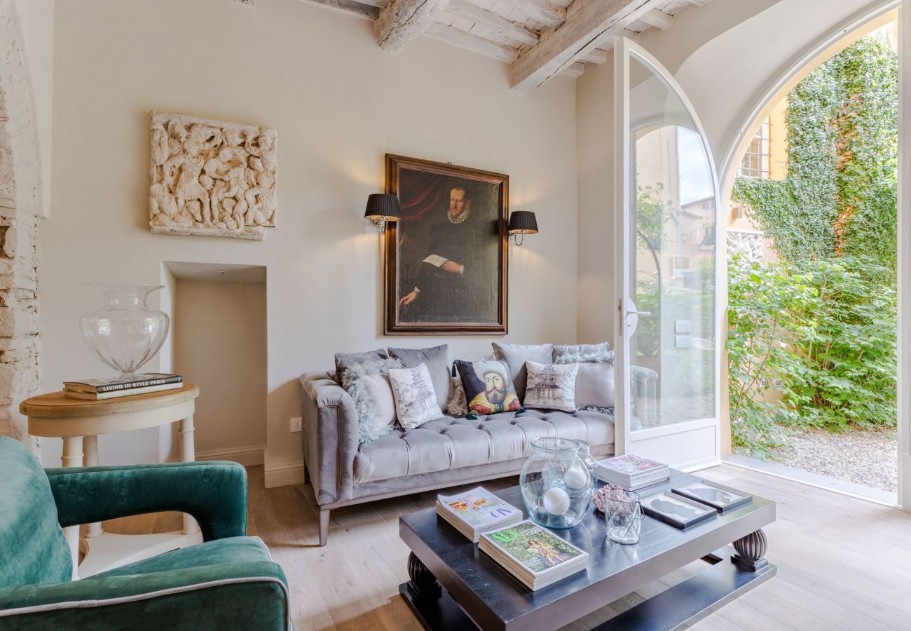 Apartment in Lucca - Casa Vanny, an Ultra Luxury Ground Floor Apartment with Private Garden inside the Walls of Lucca close to car parking and bus station