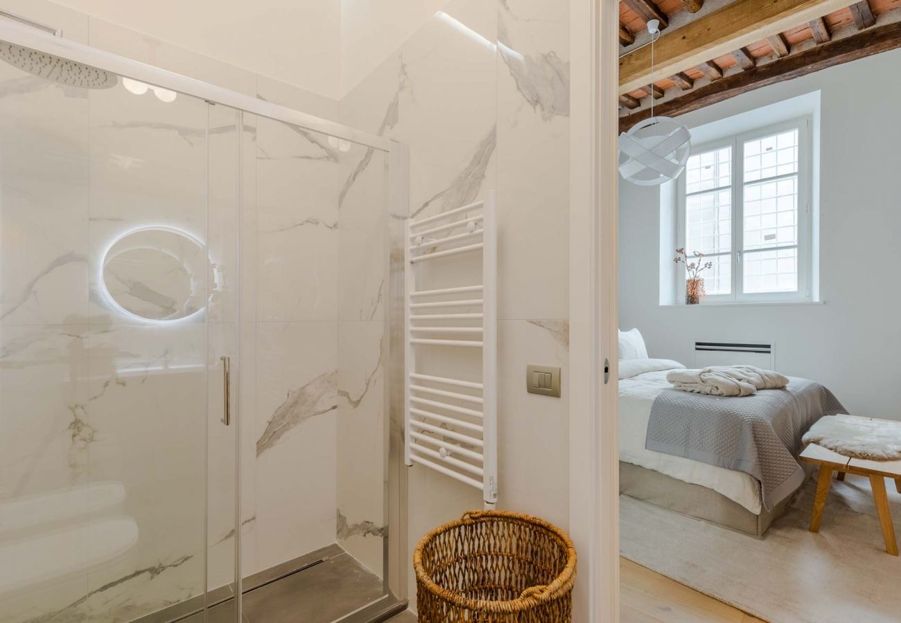 Apartment in Lucca - Casa Lazzaro Contemporary Ground Floor Apartment inside the walls of Lucca