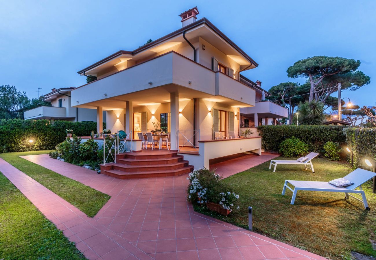 Villa in Marina di Pietrasanta - Regina Beach, Luxury 3 bedrooms Villa by the Beach in Marina di Pietrasanta