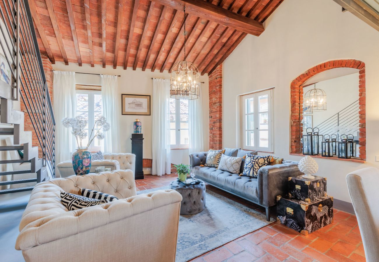 Apartment in Lucca - Casa Lucky, Romantic Modern 3 bedrooms Penthouse inside the Walls of Lucca