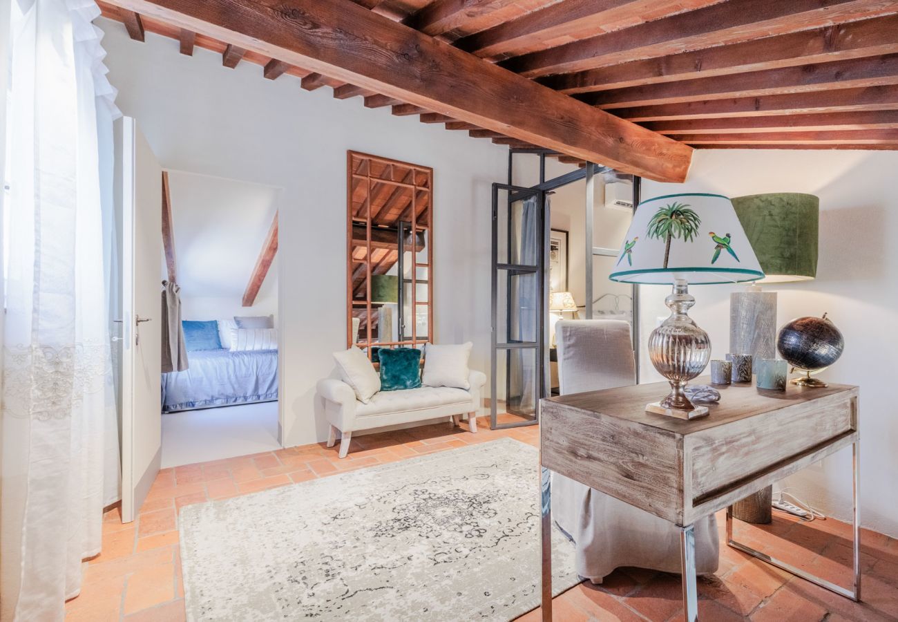 Apartment in Lucca - Casa Lucky, Romantic Modern 3 bedrooms Penthouse inside the Walls of Lucca