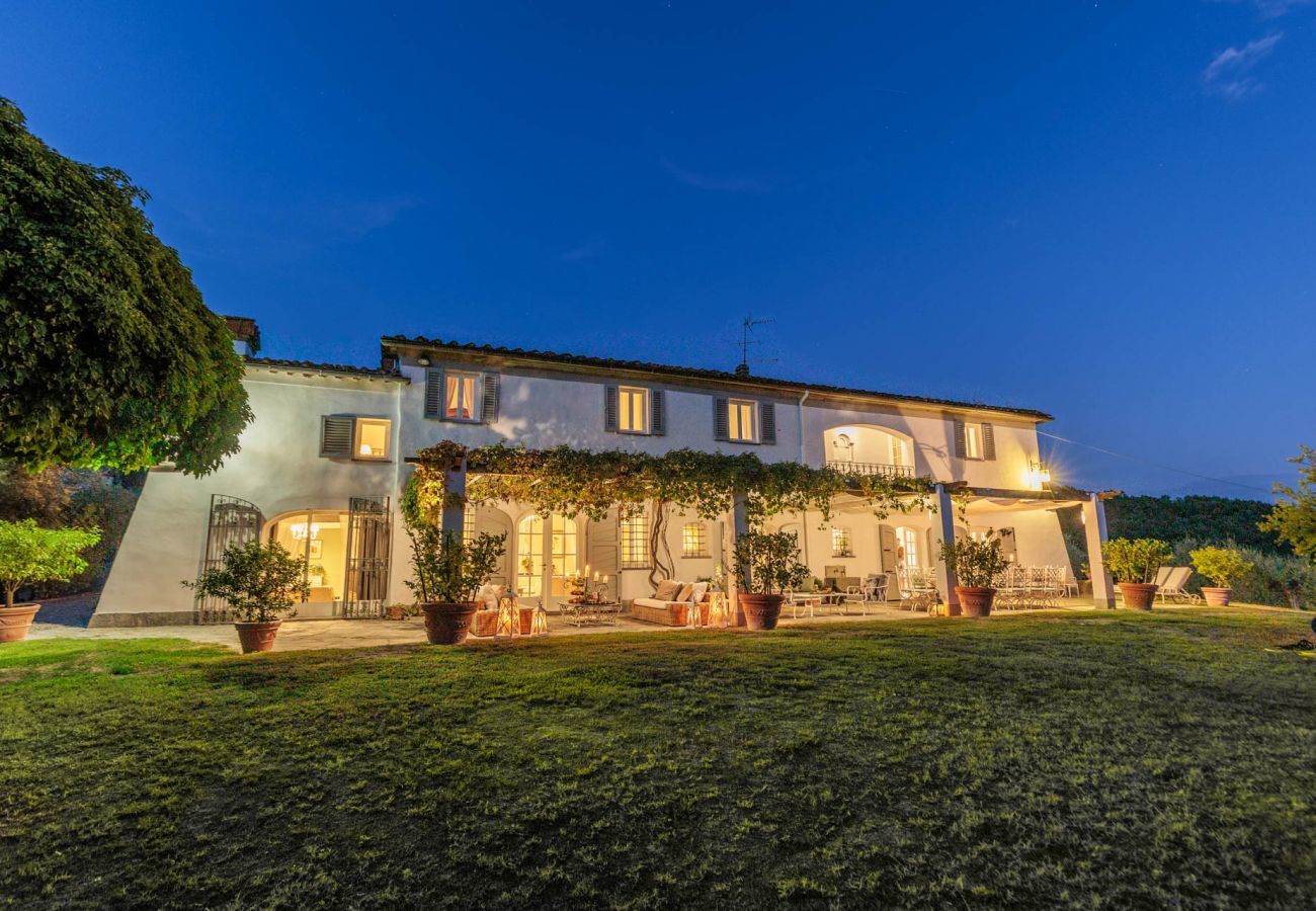 Villa in Capannori - Villa Noa, Romantic 8 bedroom Luxury Farmhouse with Private Pool on the Lucca Hills