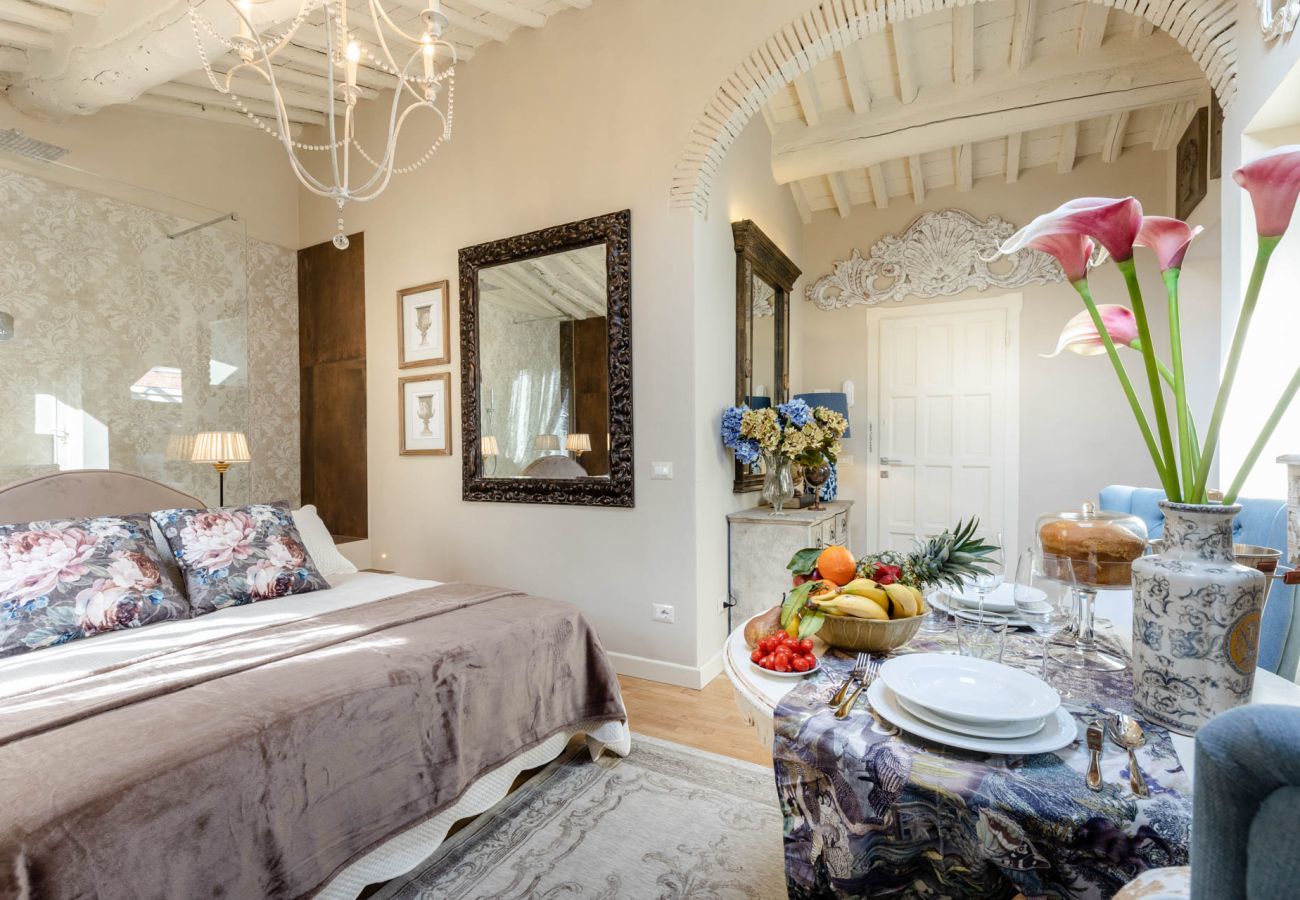 Apartment in Lucca - Moro Studio Suite, Classy and Romantic Apartment in Lucca