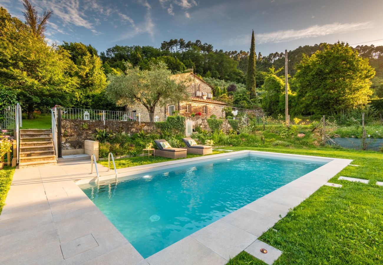 Villa in Capannori - Villa Ester, a Stylish Farmhouse with Pool on the Hills by Lucca