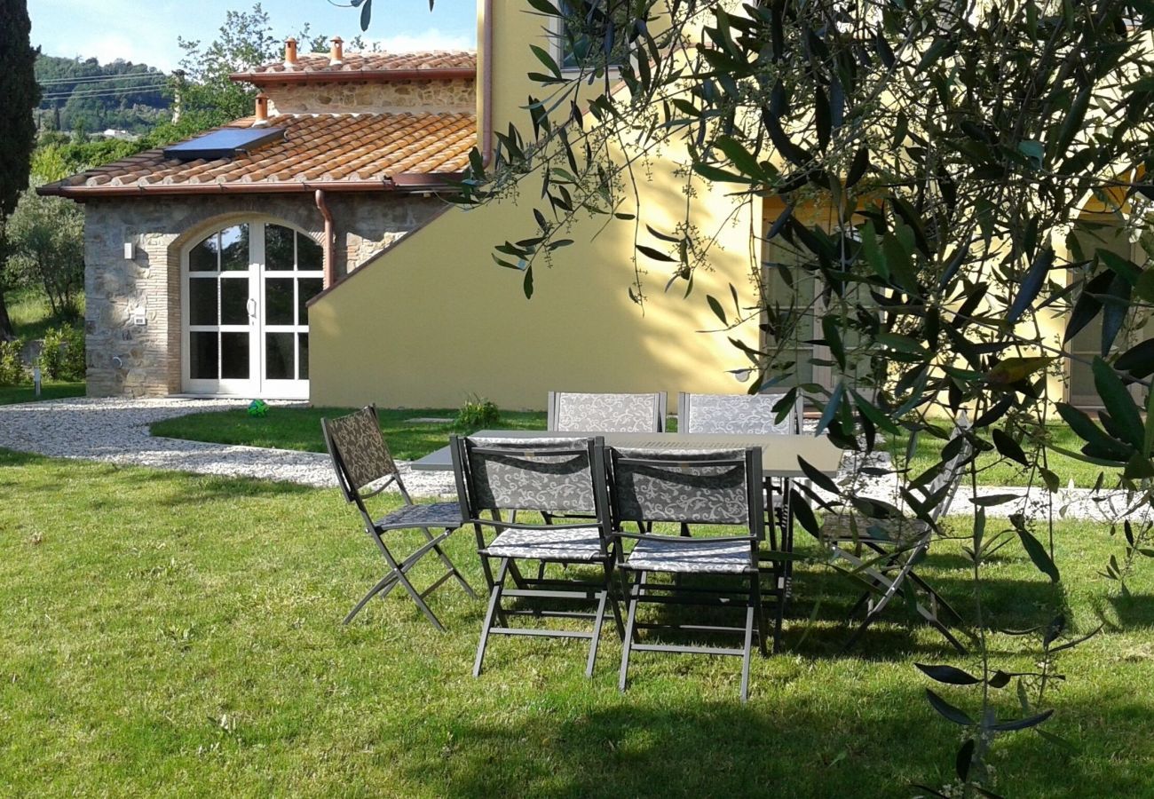 Apartment in San Gennaro - Casa Santo, a sweet country apartment with pool on the hills of Lucca 