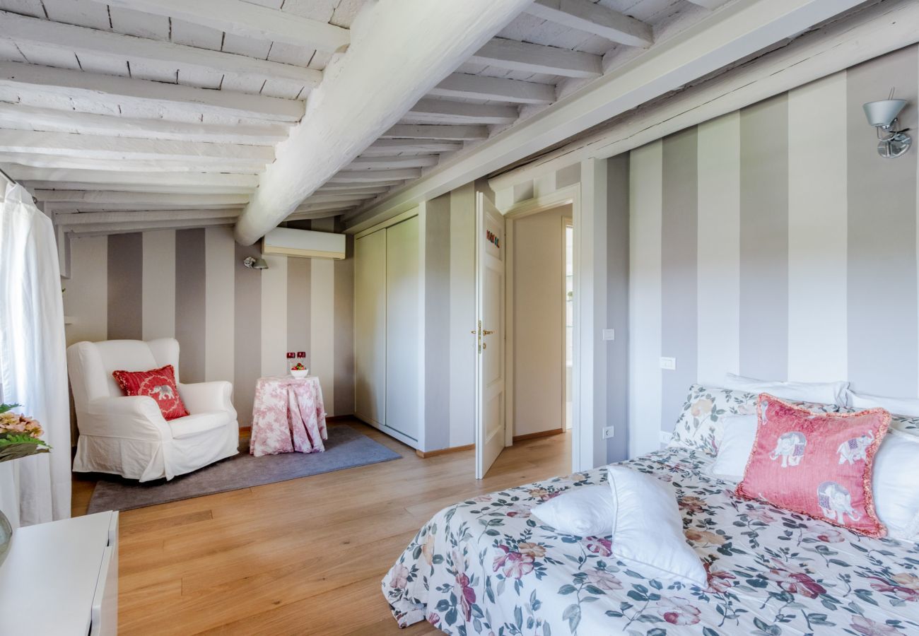 Apartment in Lucca - Casa Serena, a Romantic Nest in Lucca