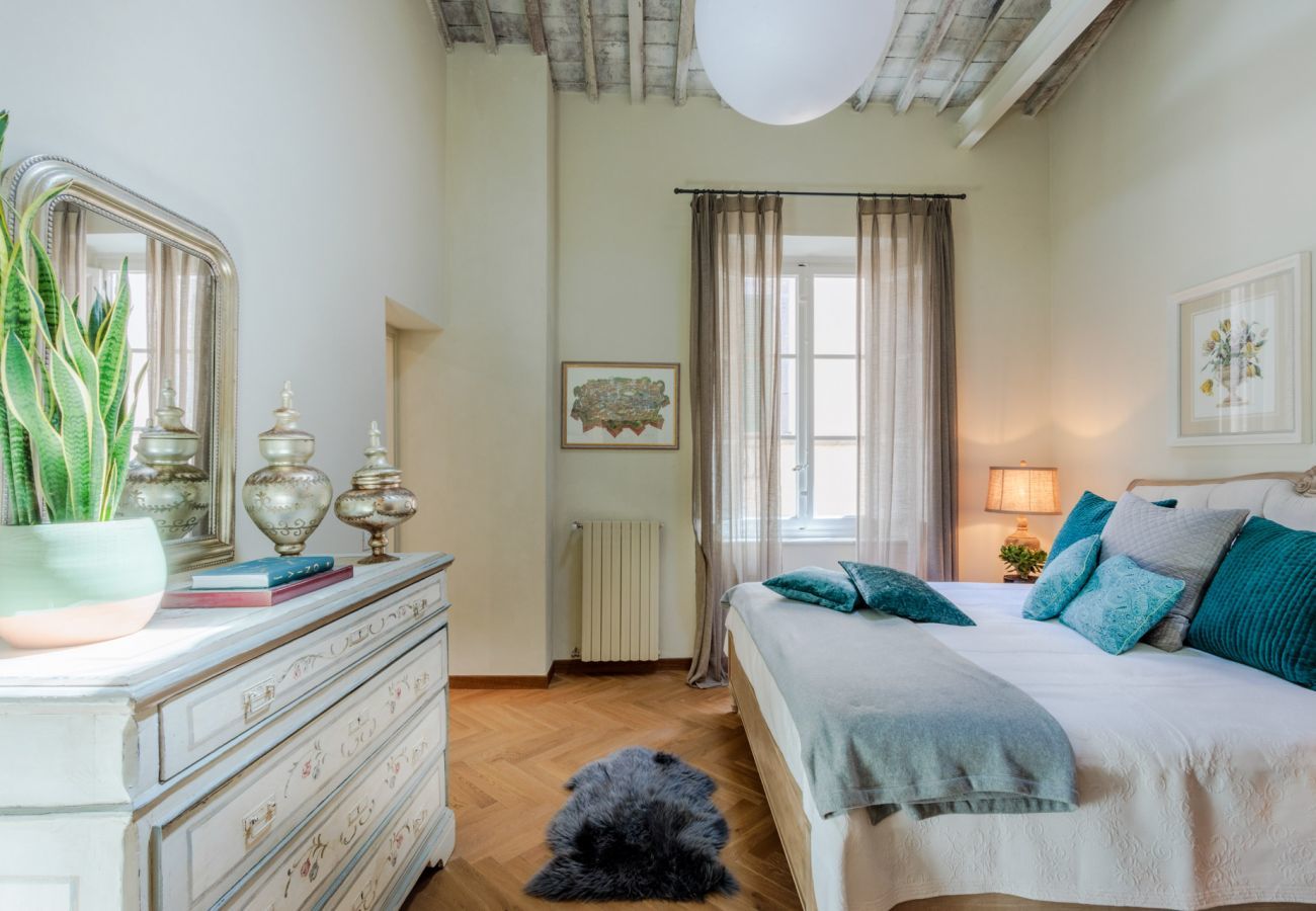 Apartment in Lucca - The Healing Garden, 4 bedrooms Villa inside the Walls