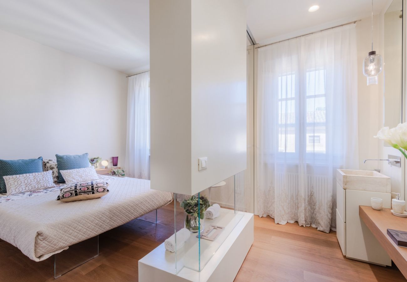 Apartment in Lucca - Modern 3 Bedrooms Apartment with Elevator