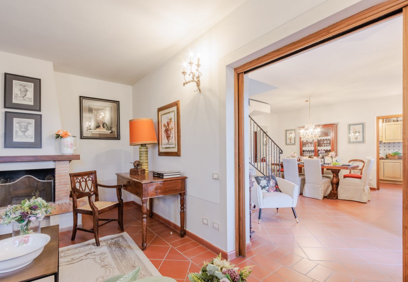 Villa in Lucca - Villa Gabry Farmhouse with Incredible View on the Hills close to Lucca Town Centre