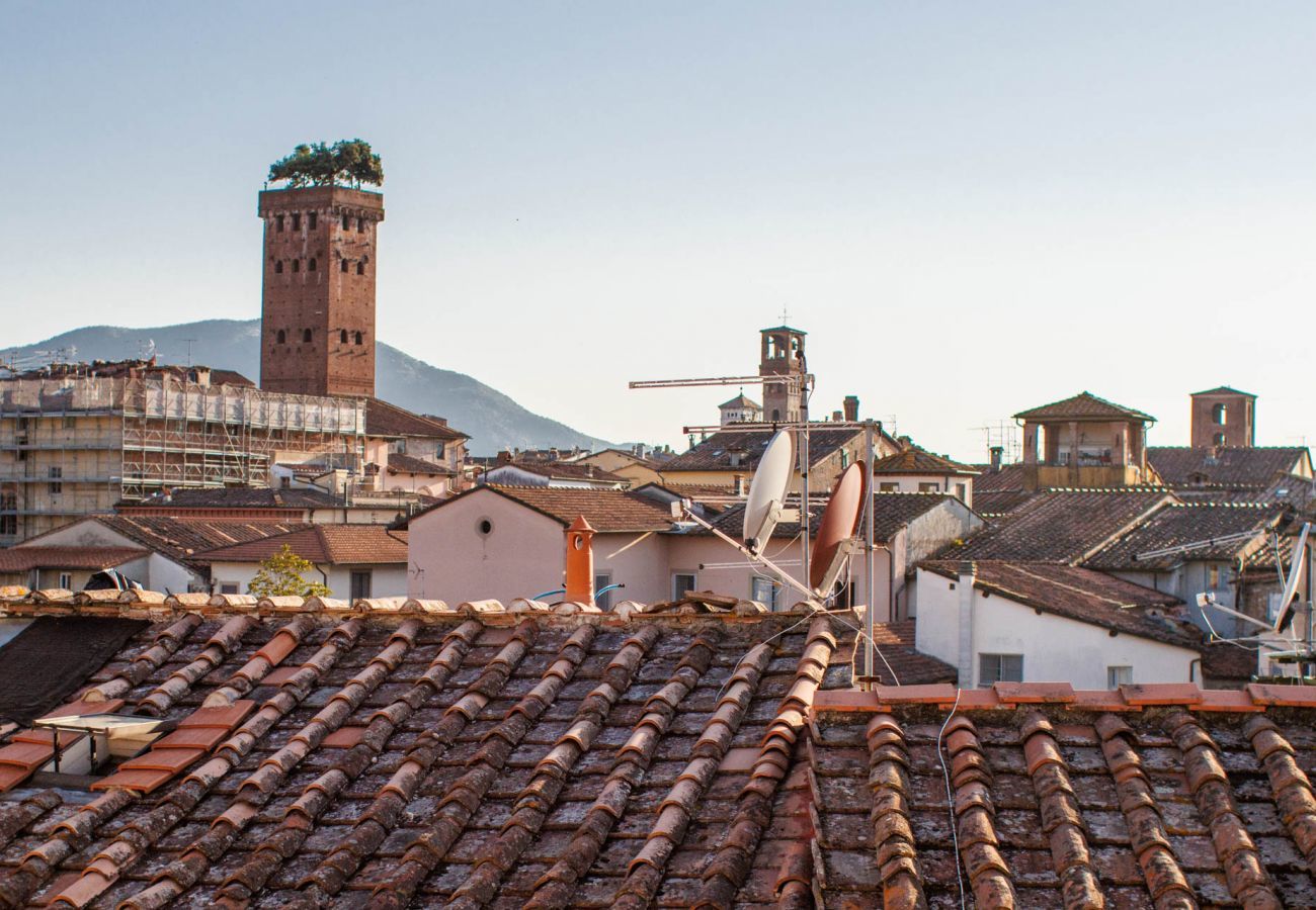 Apartment in Lucca - Casa Marta, Luxury 2 Bedrooms Apartment with Terrace Inside the Walls of Lucca