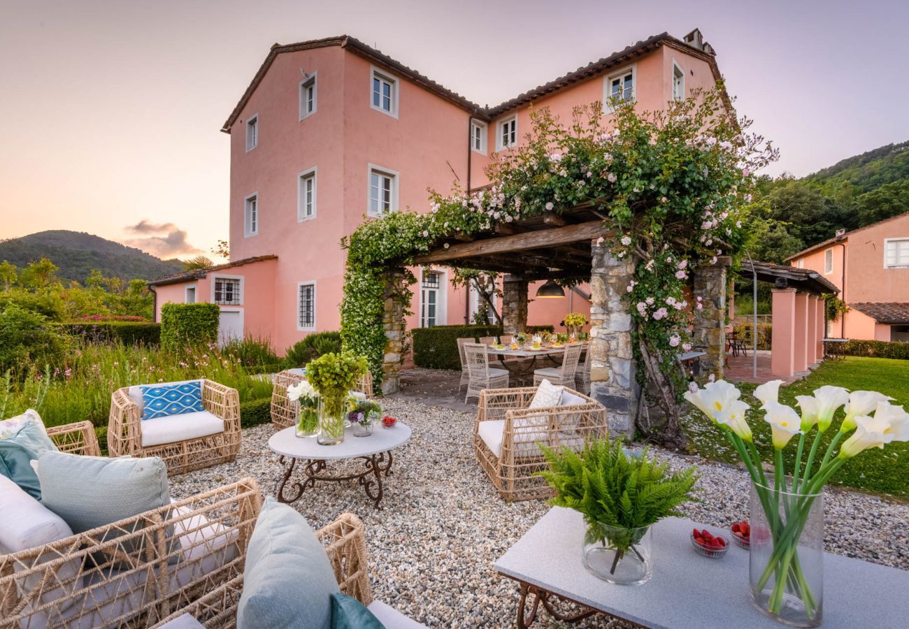 Villa in Lucca - Villa Francigena Luxury 10 bedroom Farmhouse Villa