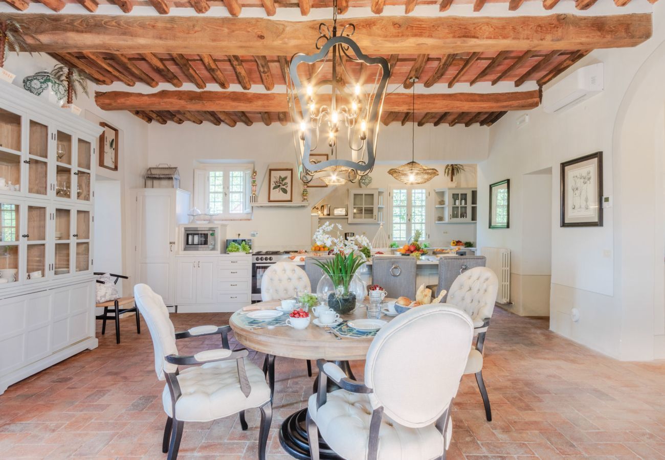 Villa in Lucca - Villa Francigena Luxury 10 bedroom Farmhouse Villa