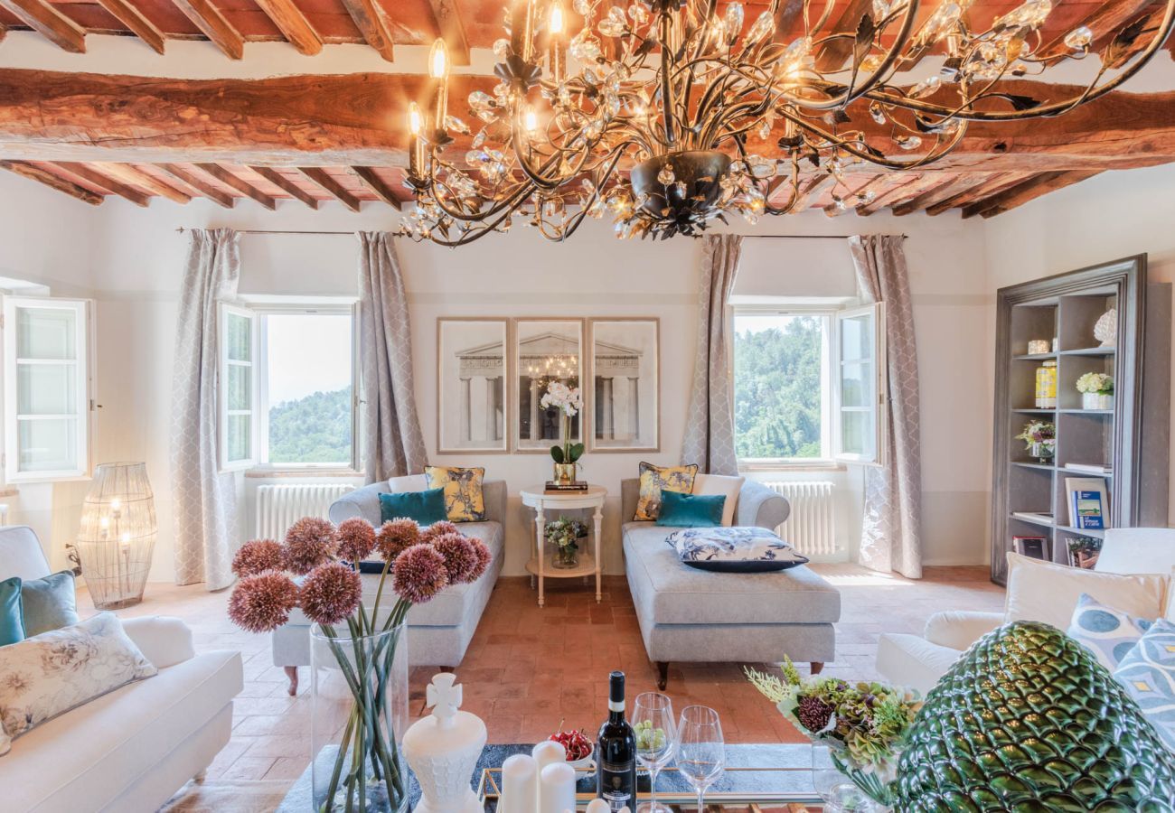 Villa in Lucca - Villa Francigena Luxury 10 bedroom Farmhouse Villa