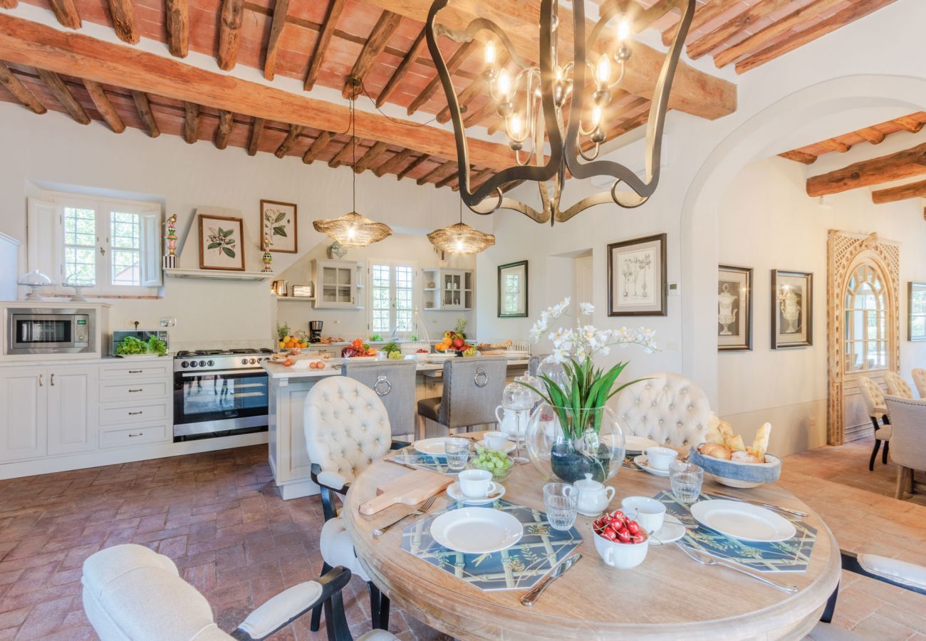 Villa in Lucca - Villa Francigena Luxury 10 bedroom Farmhouse Villa