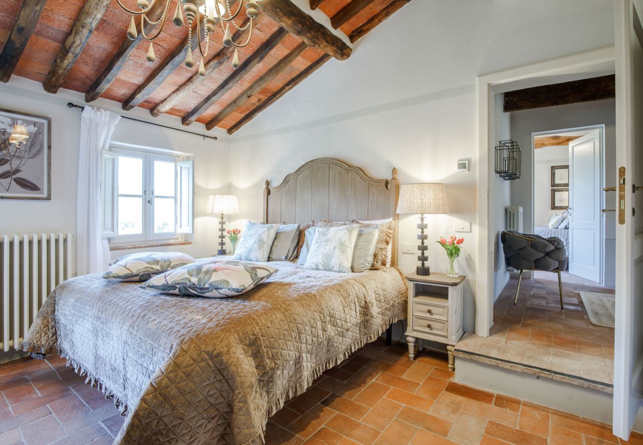 Villa in Lucca - Villa Francigena Luxury 10 bedroom Farmhouse Villa