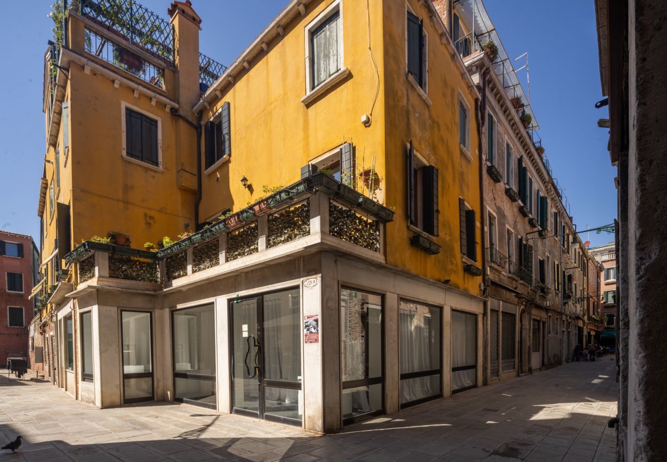 Apartment in Venice - Castello Apartment with Garden R&R