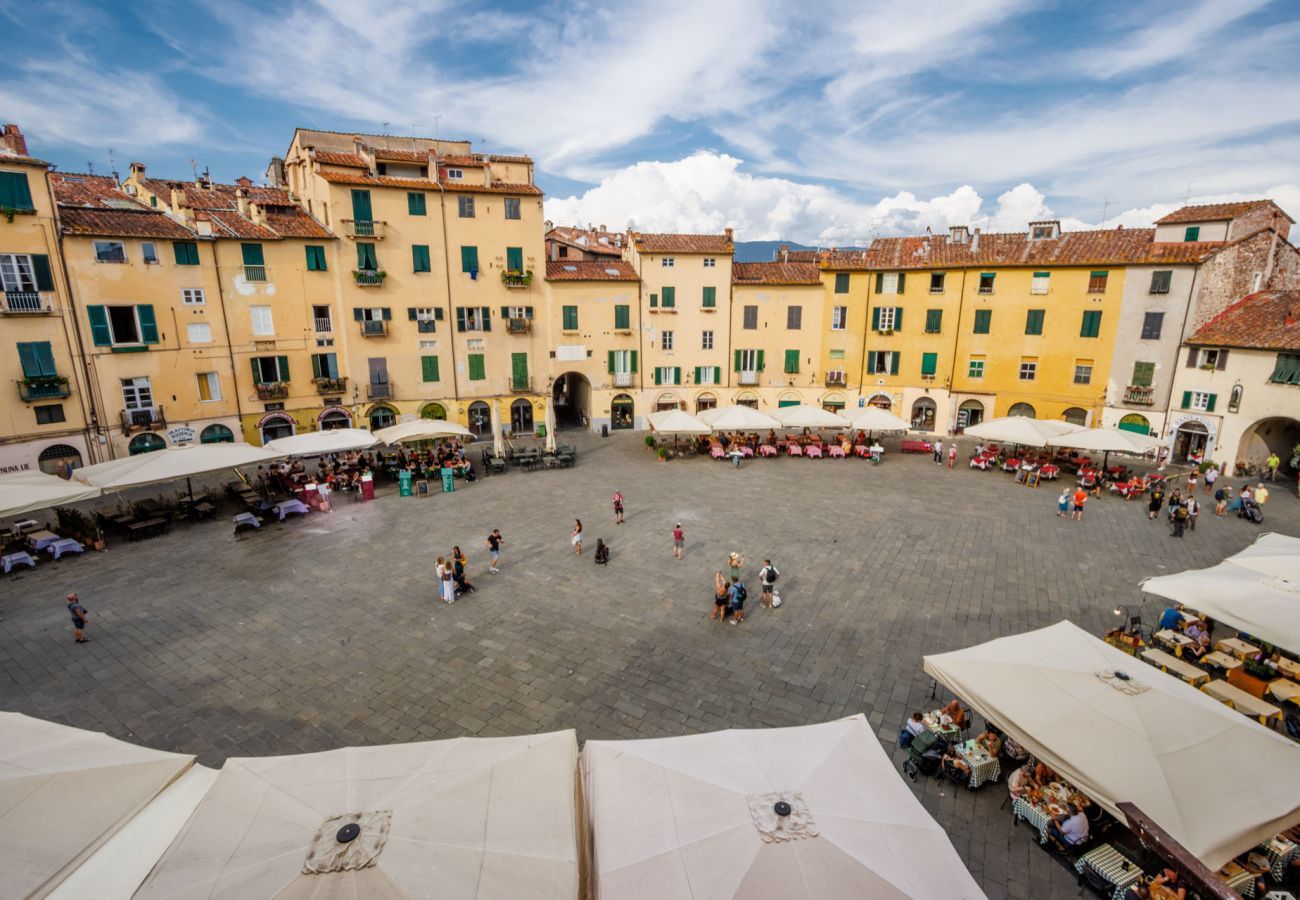 Apartment in Lucca - Casa Pino 2 bedrooms 2 bathrooms contemporary apartment facing Piazza Anfiteatro