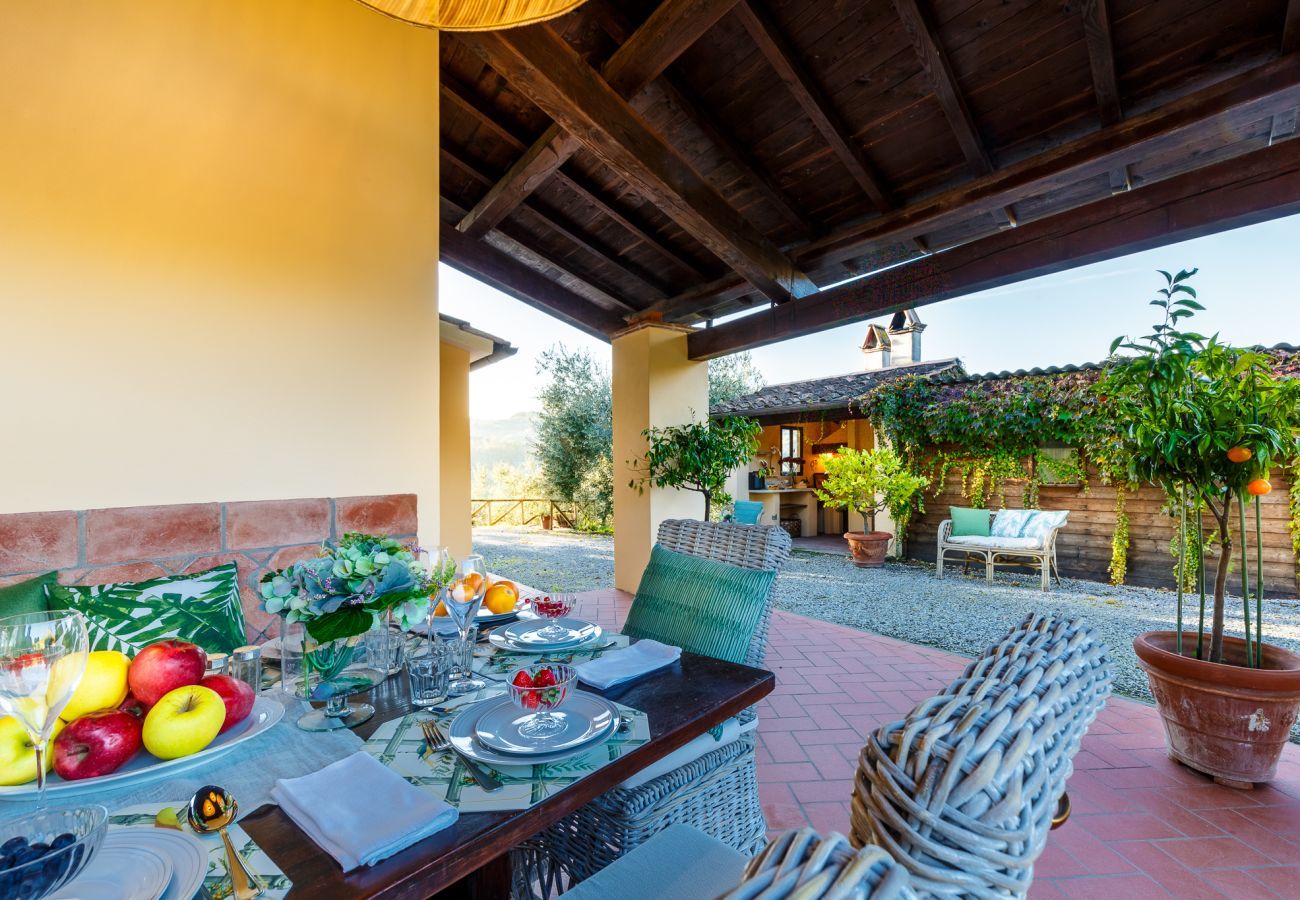 Villa in Lucca - Villa Amore, a Romantic Hilltop Farmhouse in Lucca