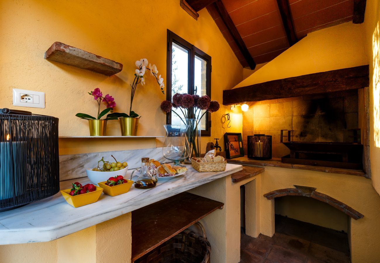 Villa in Lucca - Villa Amore, a Romantic Hilltop Farmhouse in Lucca