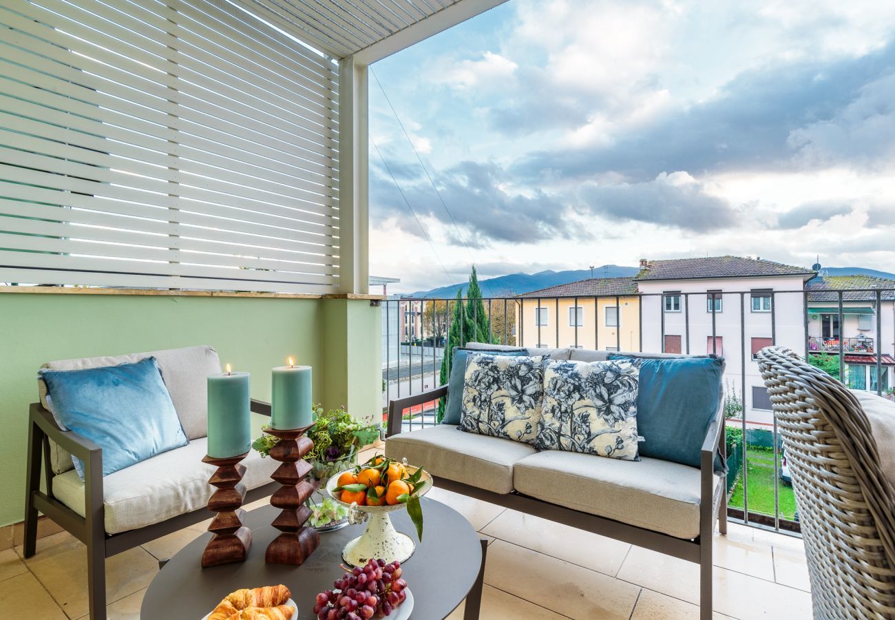 Apartment in Lucca - Serenity Vista Penthouse with Terrace in the City Centre of Lucca