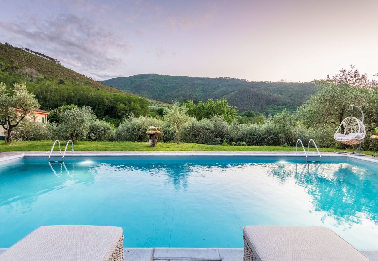 Villa in Capannori - Citrus Charm Farmhouse, a Country Villa with Pool on the hills of Lucca