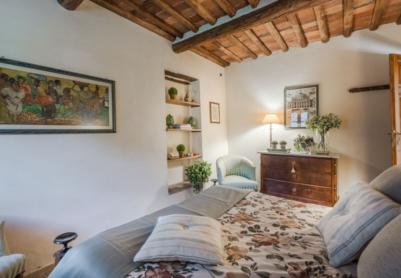 Villa in Capannori - Citrus Charm Farmhouse, a Country Villa with Pool on the hills of Lucca