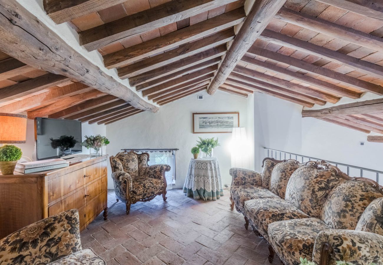 Villa in Capannori - Citrus Charm Farmhouse, a Country Villa with Pool on the hills of Lucca