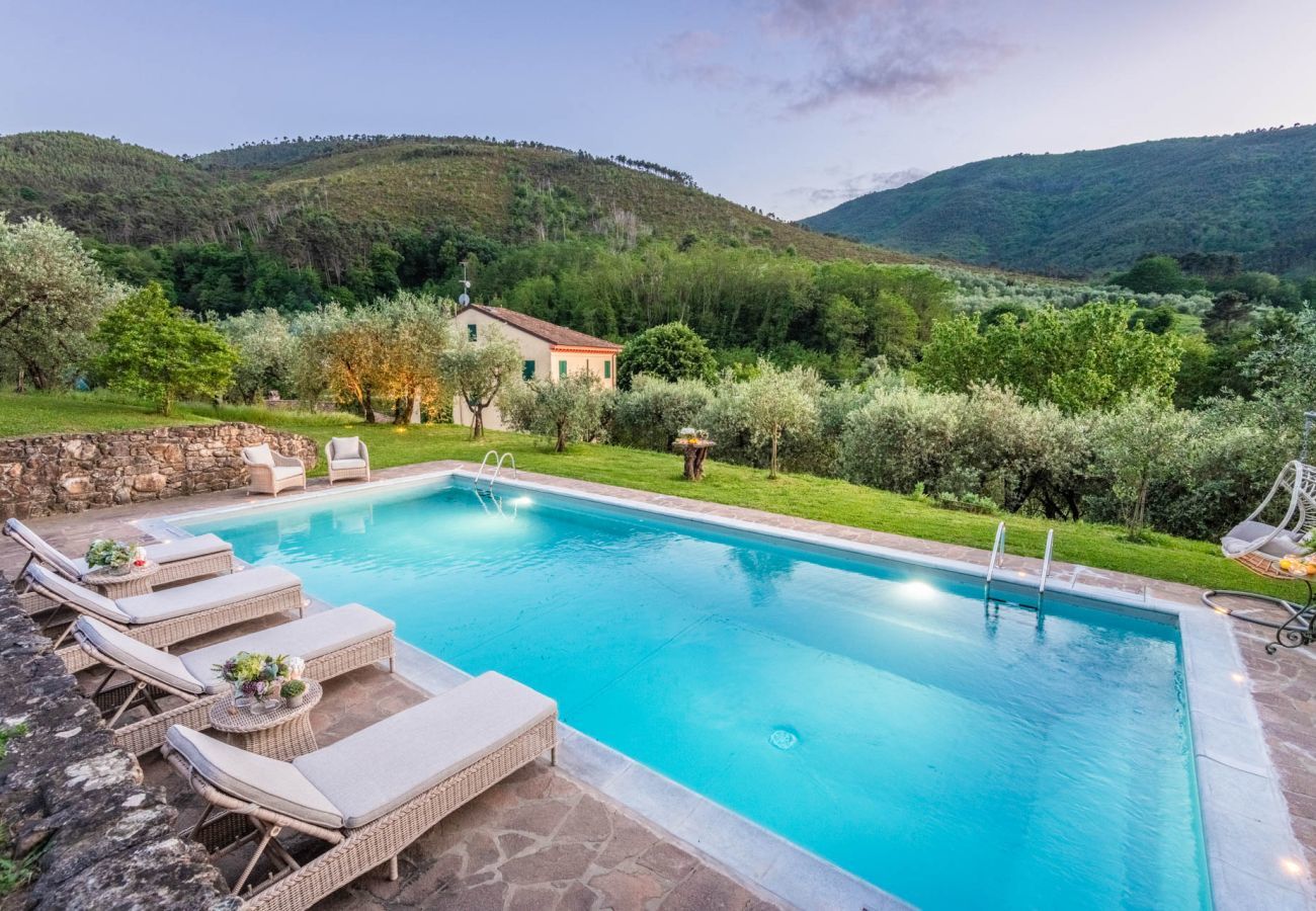 Villa in Capannori - Citrus Charm Farmhouse, a Country Villa with Pool on the hills of Lucca