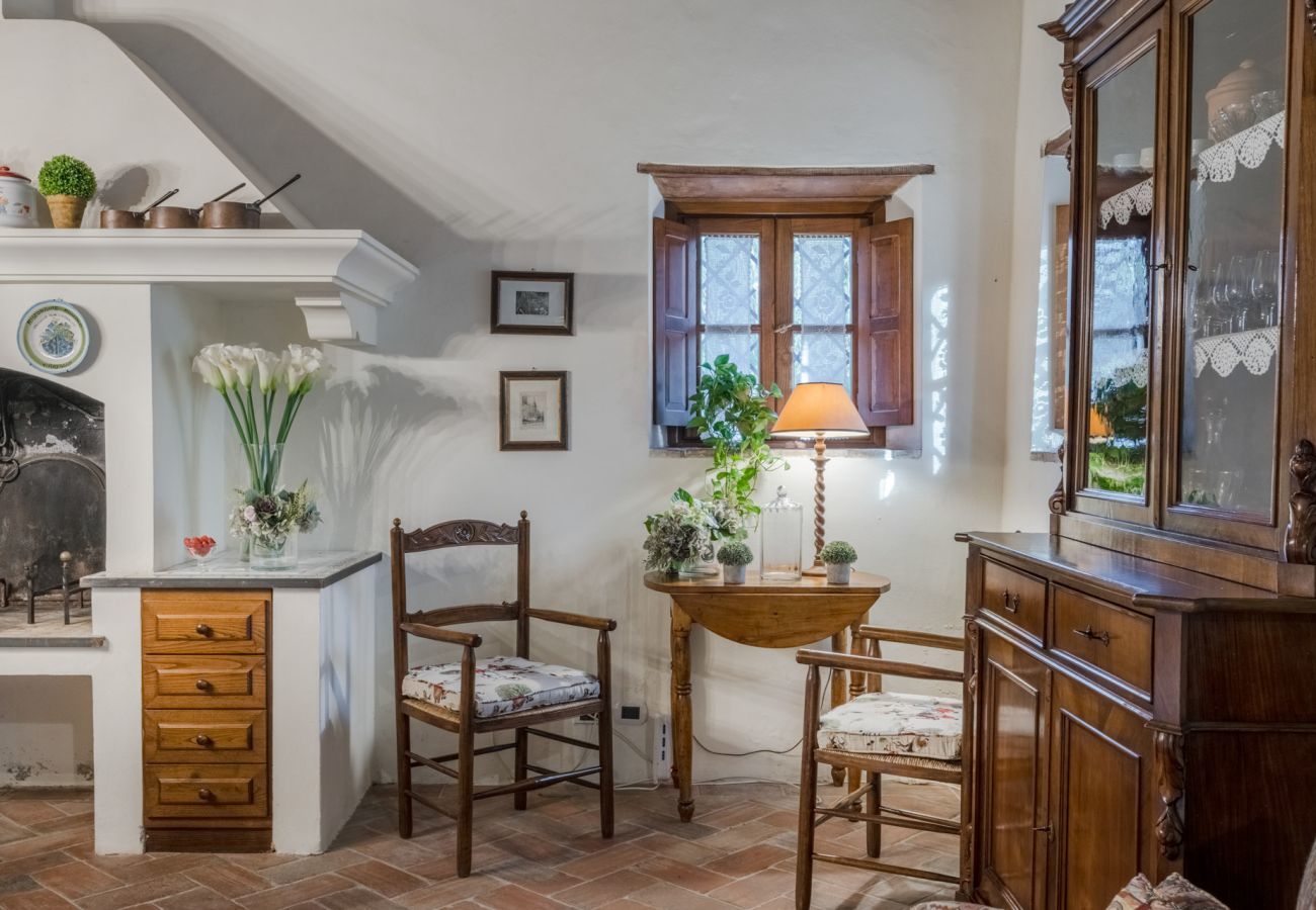 Villa in Capannori - Citrus Charm Farmhouse, a Country Villa with Pool on the hills of Lucca