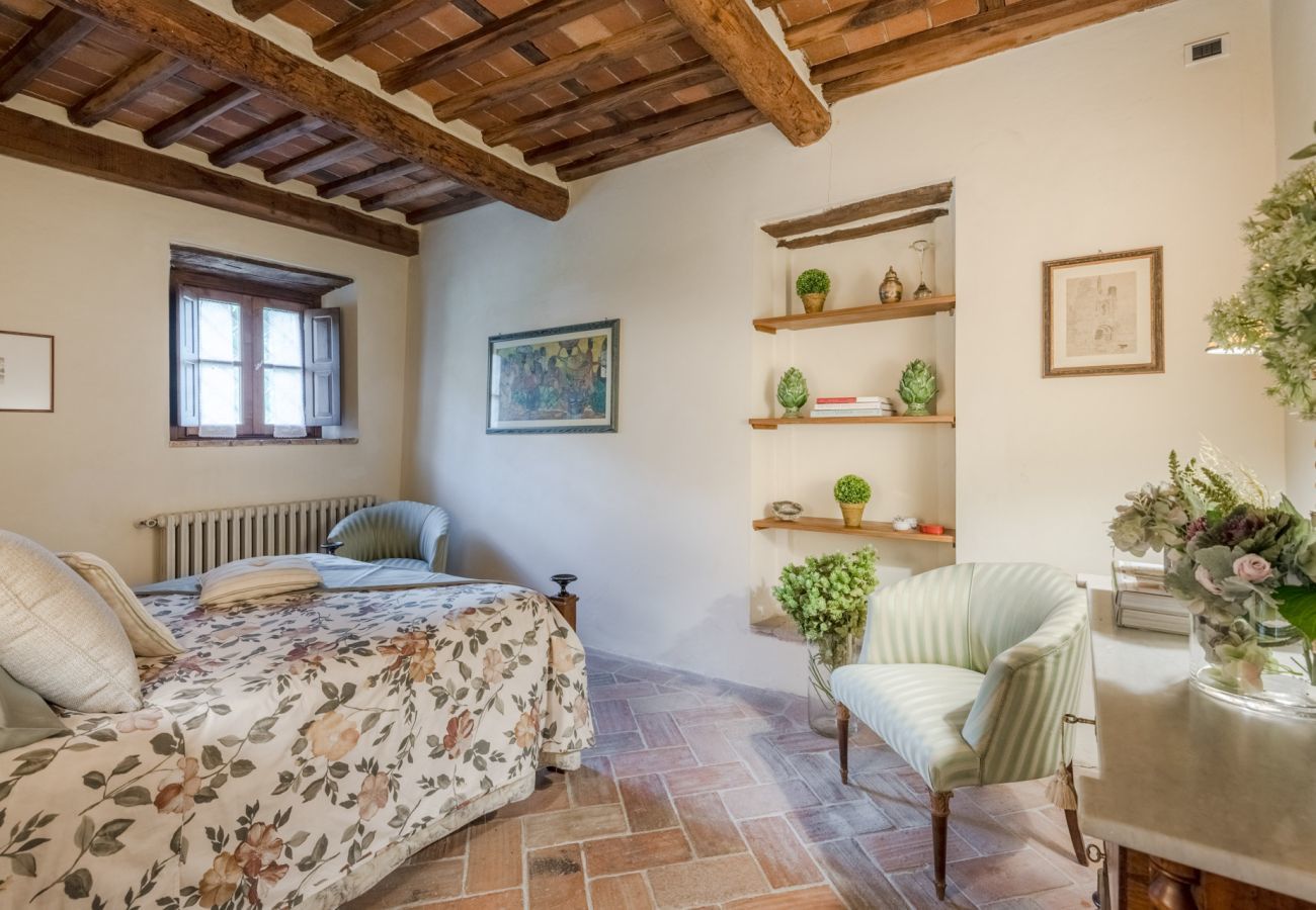 Villa in Capannori - Citrus Charm Farmhouse, a Country Villa with Pool on the hills of Lucca