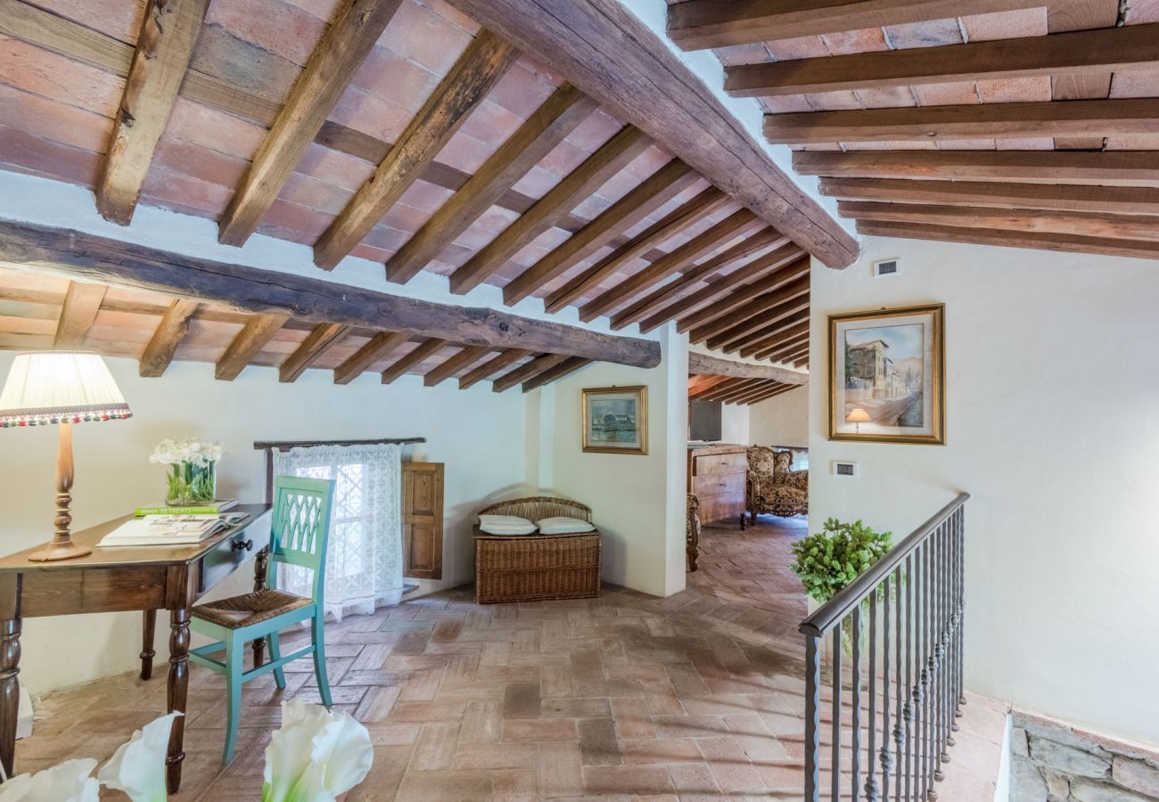 Villa in Capannori - Citrus Charm Farmhouse, a Country Villa with Pool on the hills of Lucca